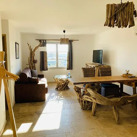 Manade Des Baumelles فندق مبيت وإفطار