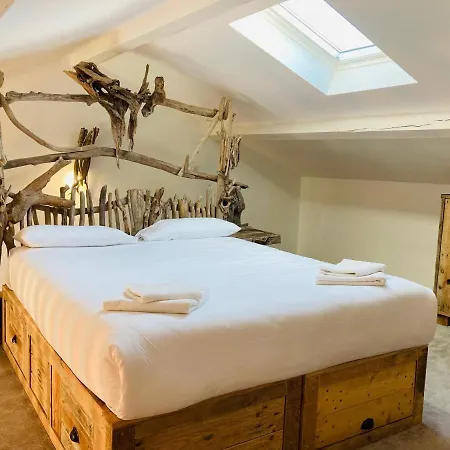 Manade Des Baumelles B&B